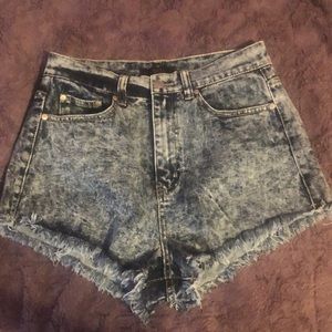 HIGH WAISTED DENIM SHORTS
